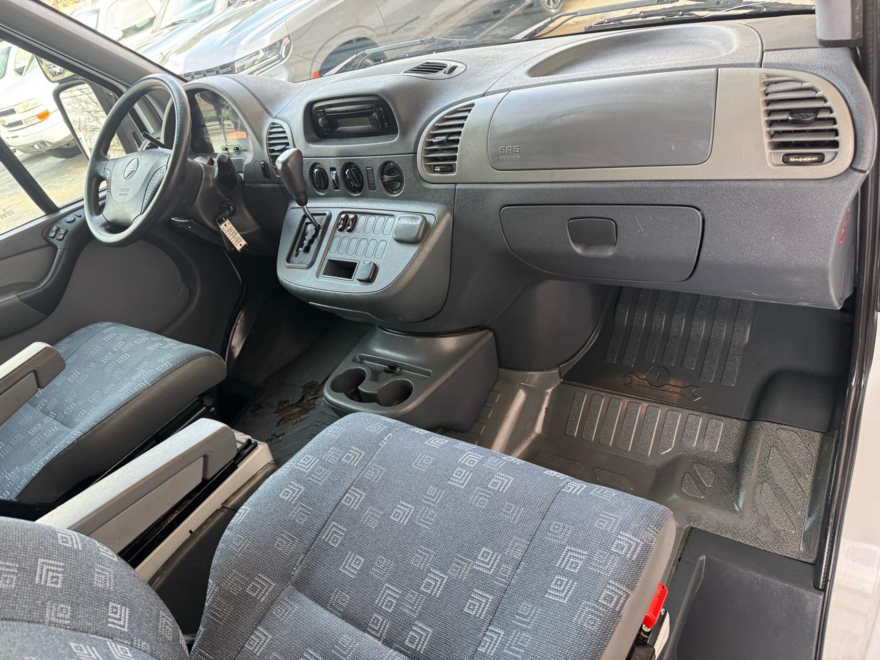 Dodge Sprinter 2500 SHC 140" WB 2006