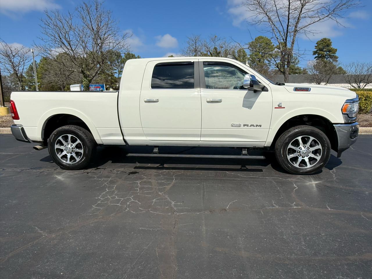 RAM 3500 Longhorn 4x4 Mega Cab 6'4" Box 2022