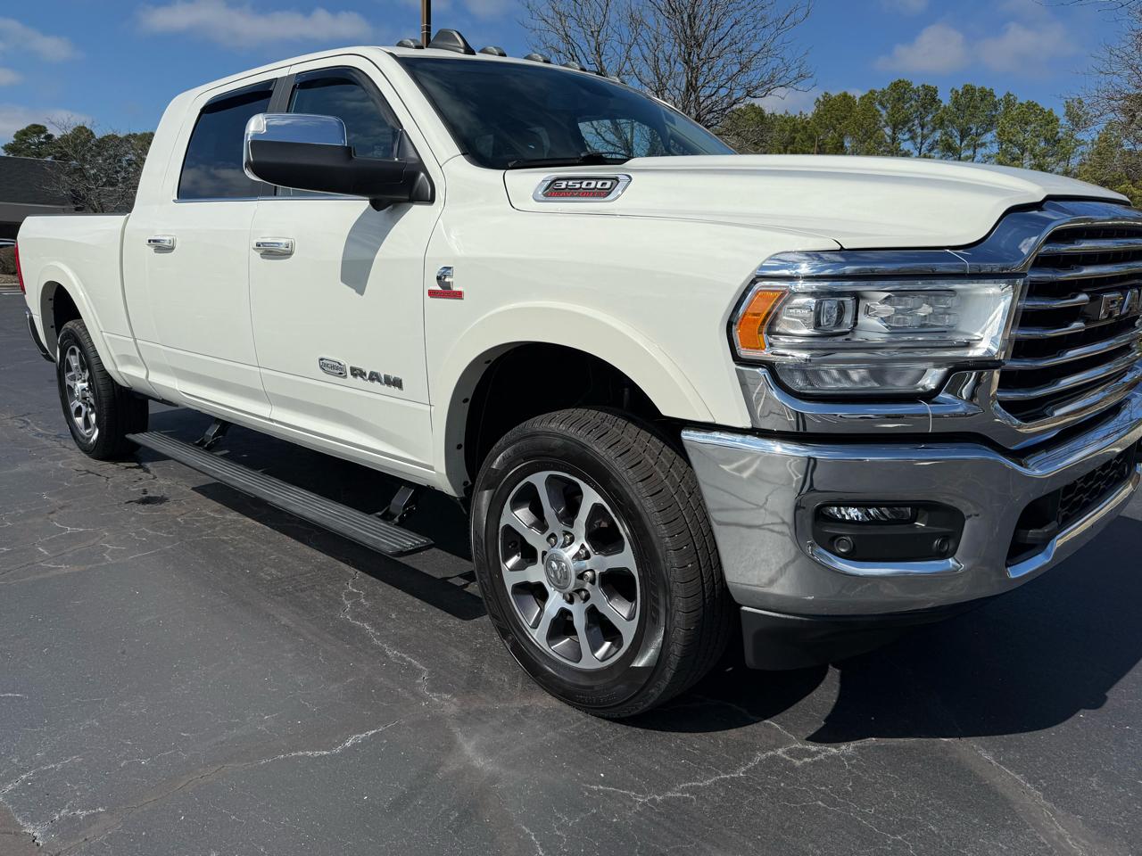 RAM 3500 Longhorn 4x4 Mega Cab 6'4" Box 2022