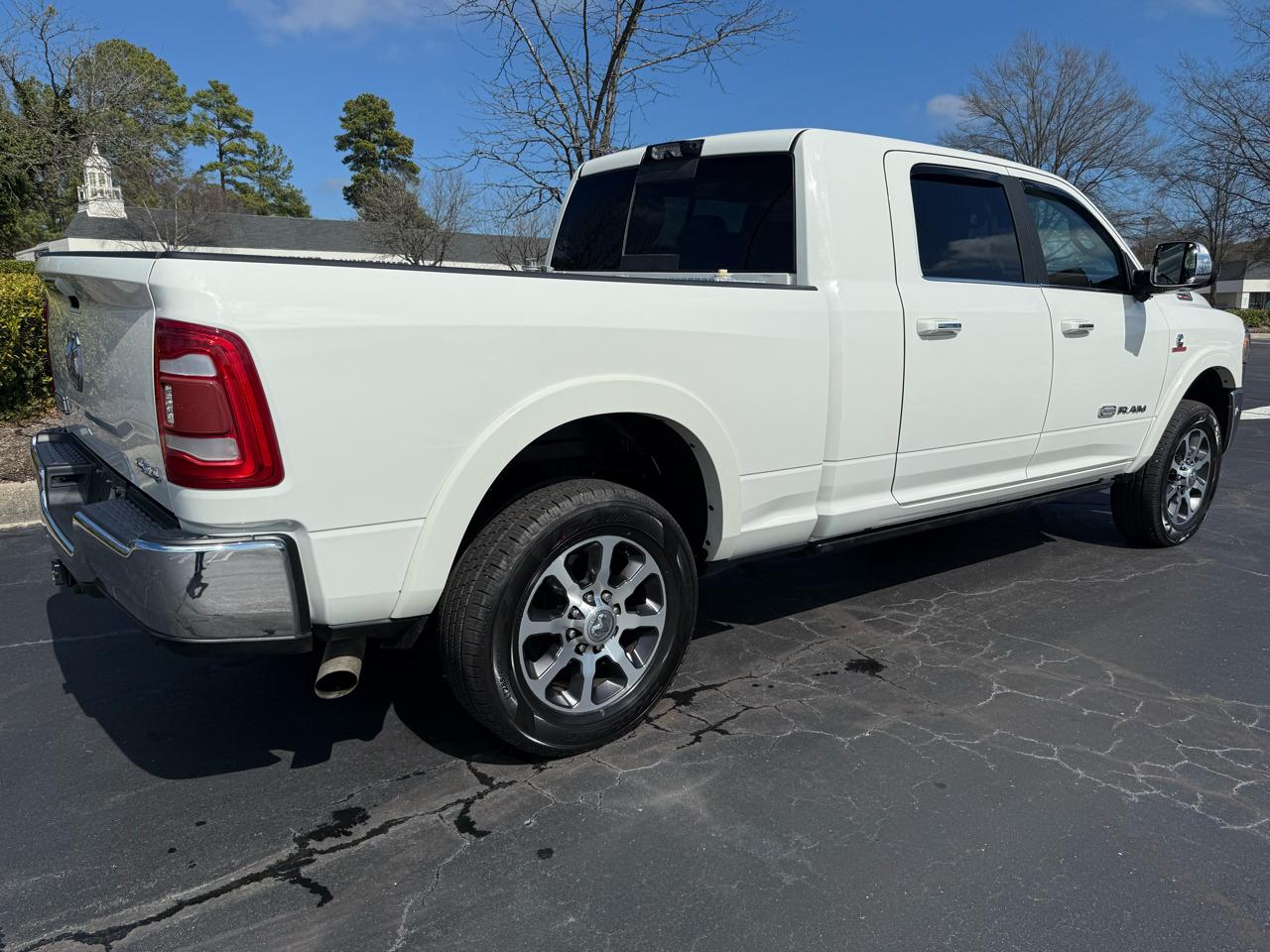 RAM 3500 Longhorn 4x4 Mega Cab 6'4" Box 2022