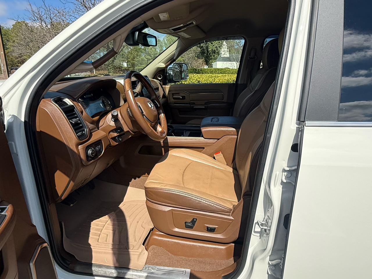 RAM 3500 Longhorn 4x4 Mega Cab 6'4" Box 2022