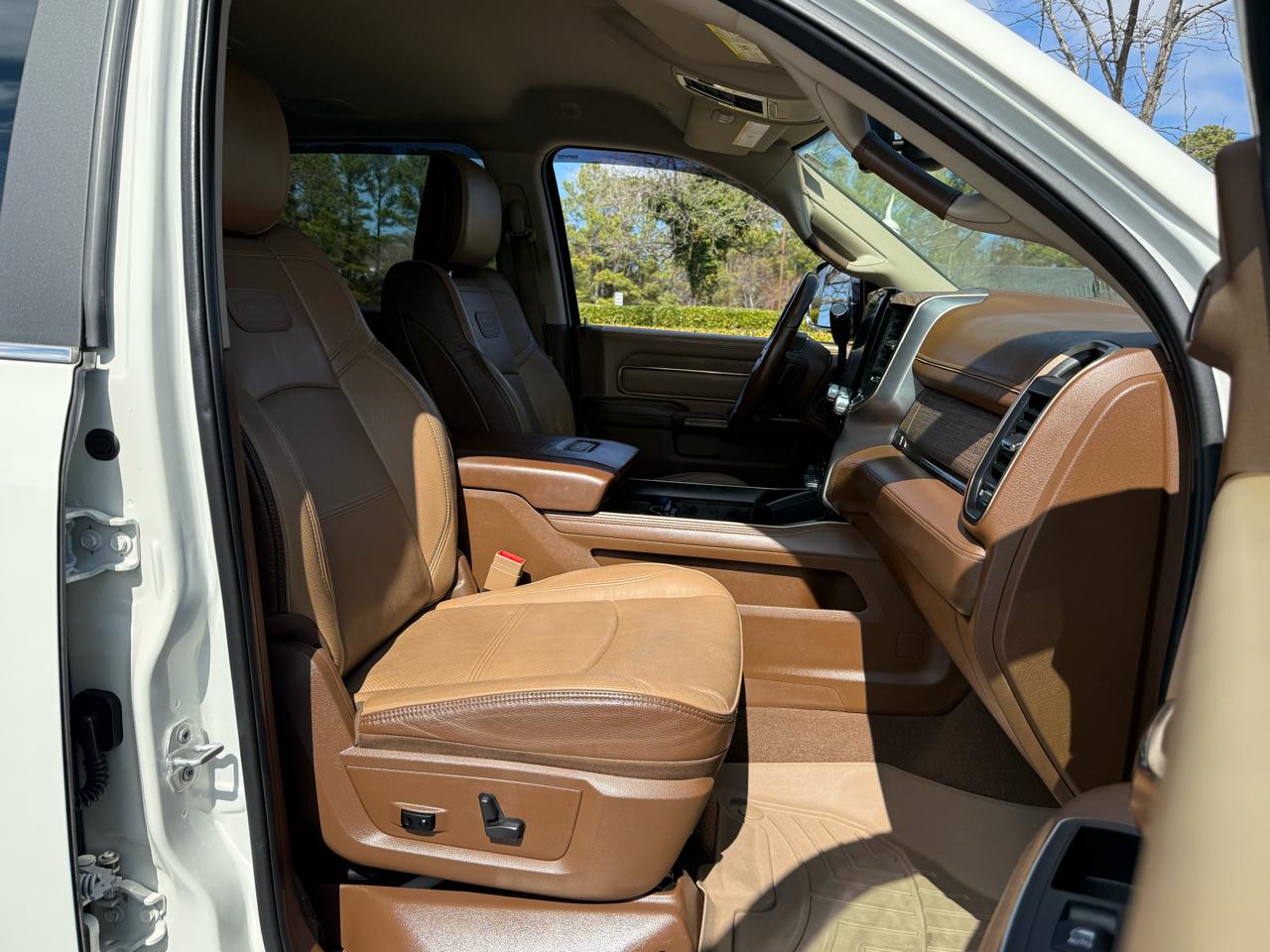 RAM 3500 Longhorn 4x4 Mega Cab 6'4" Box 2022