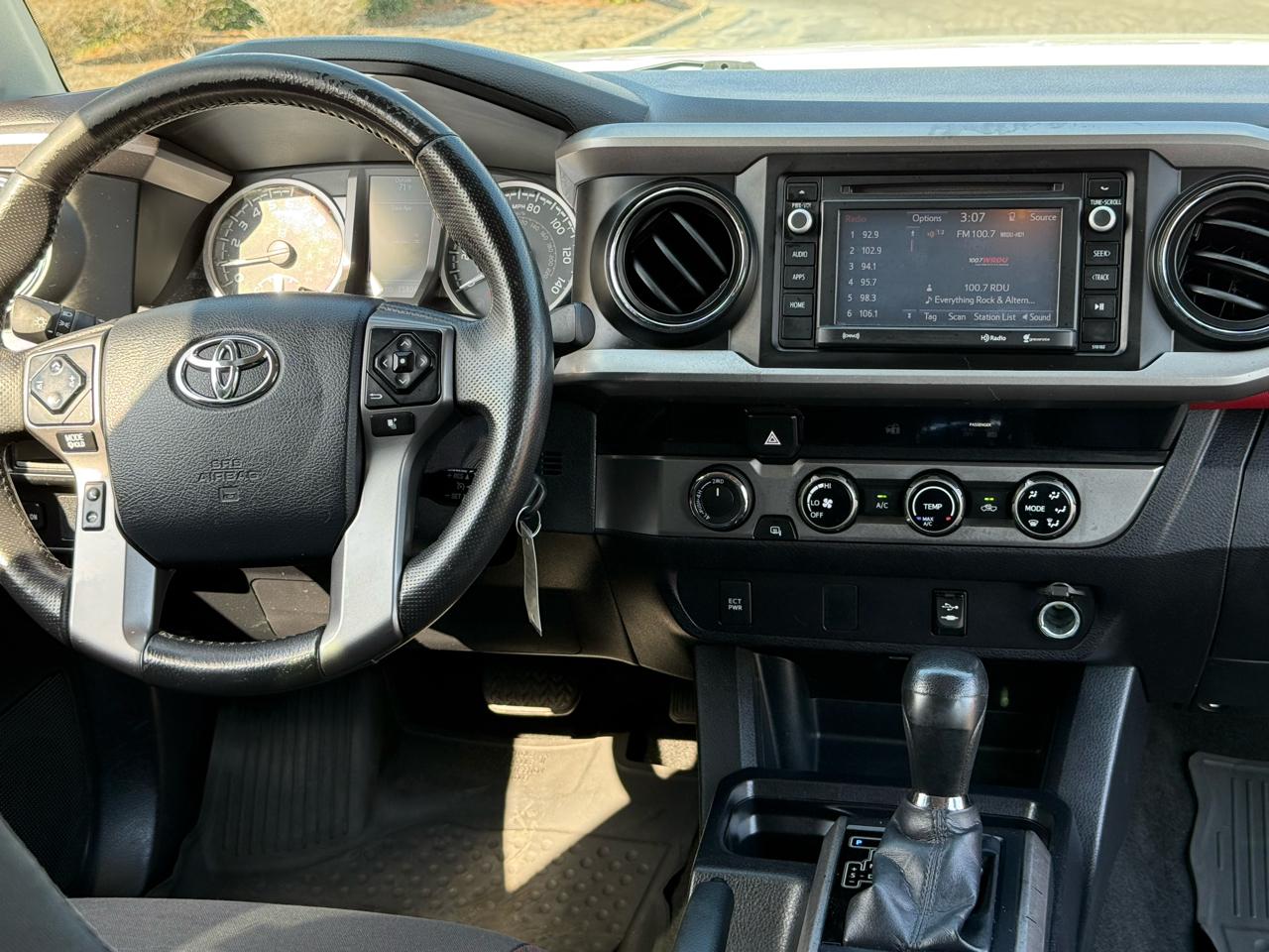Toyota Tacoma 4WD Double Cab V6 AT SR5 (Natl) 2017