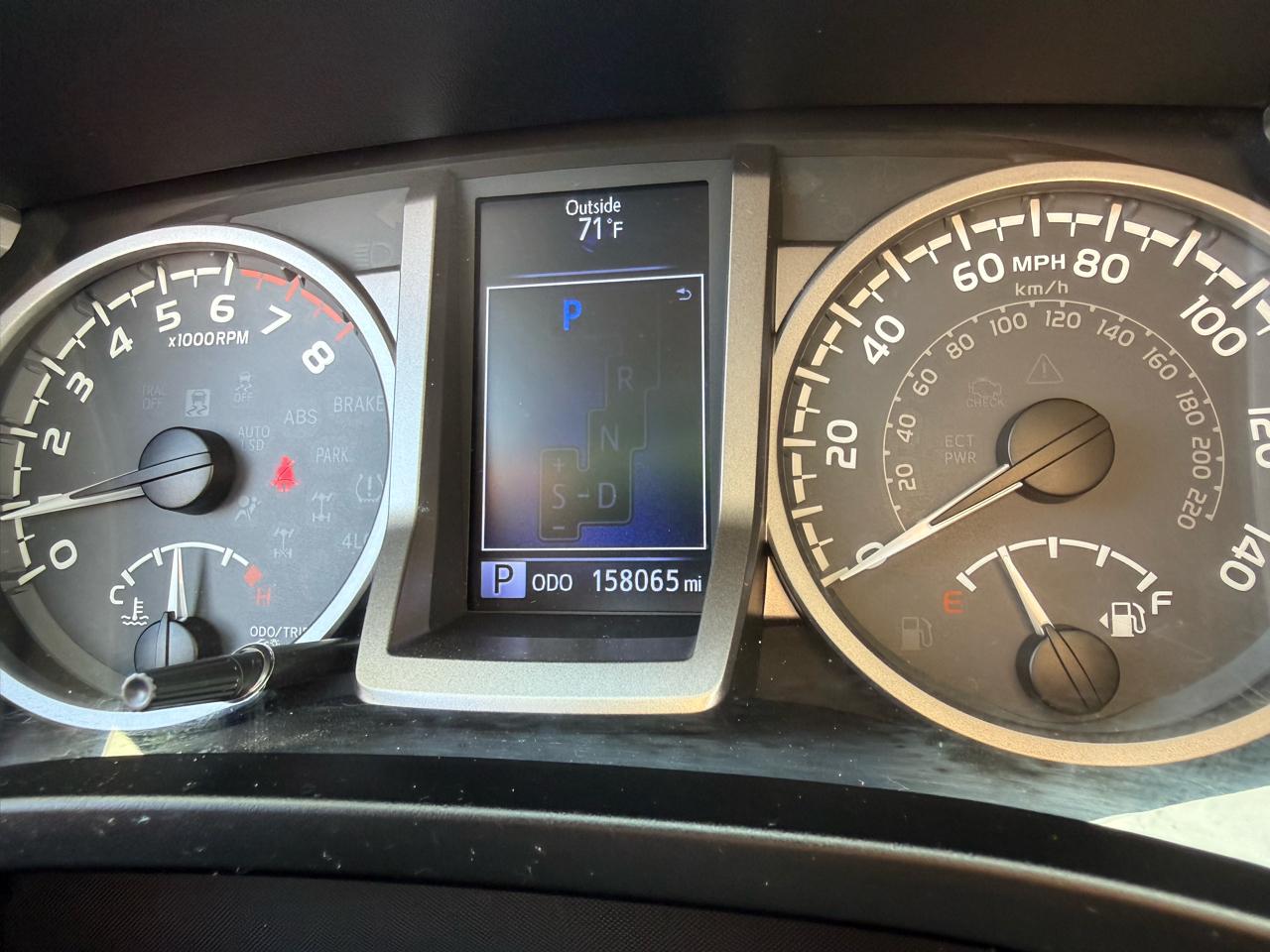 Toyota Tacoma 4WD Double Cab V6 AT SR5 (Natl) 2017