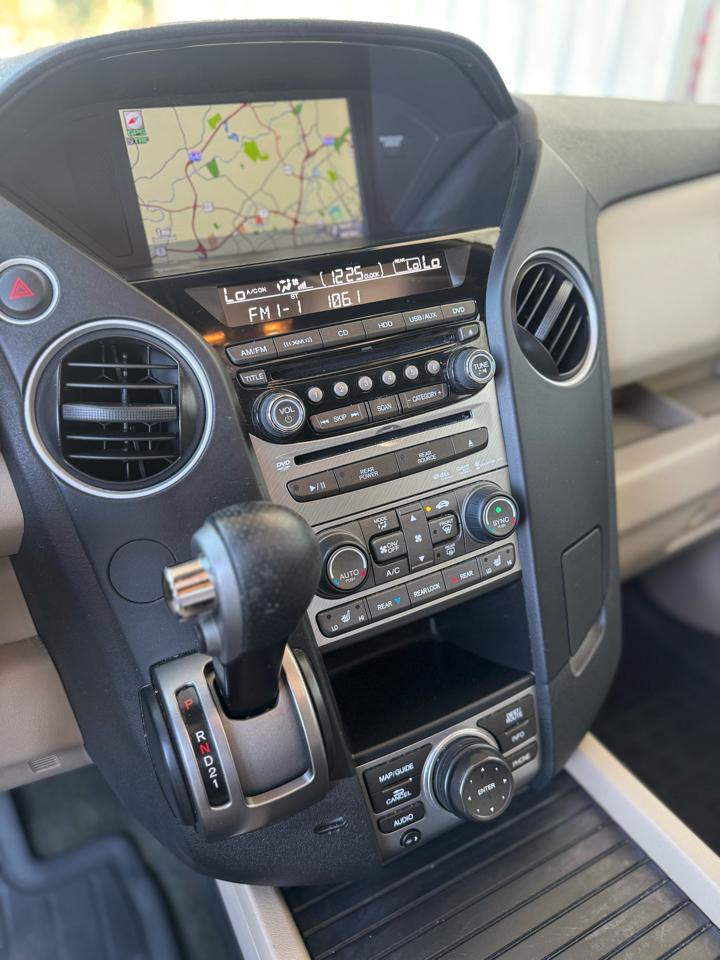 Honda Pilot 2WD 4dr Touring w/RES & Navi 2015