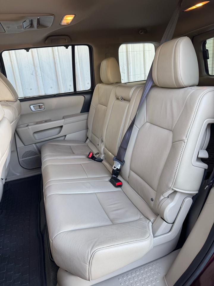 Honda Pilot 2WD 4dr Touring w/RES & Navi 2015