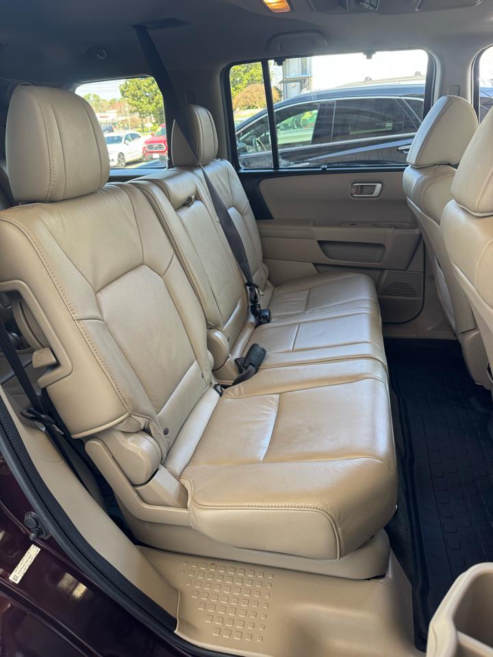 Honda Pilot 2WD 4dr Touring w/RES & Navi 2015