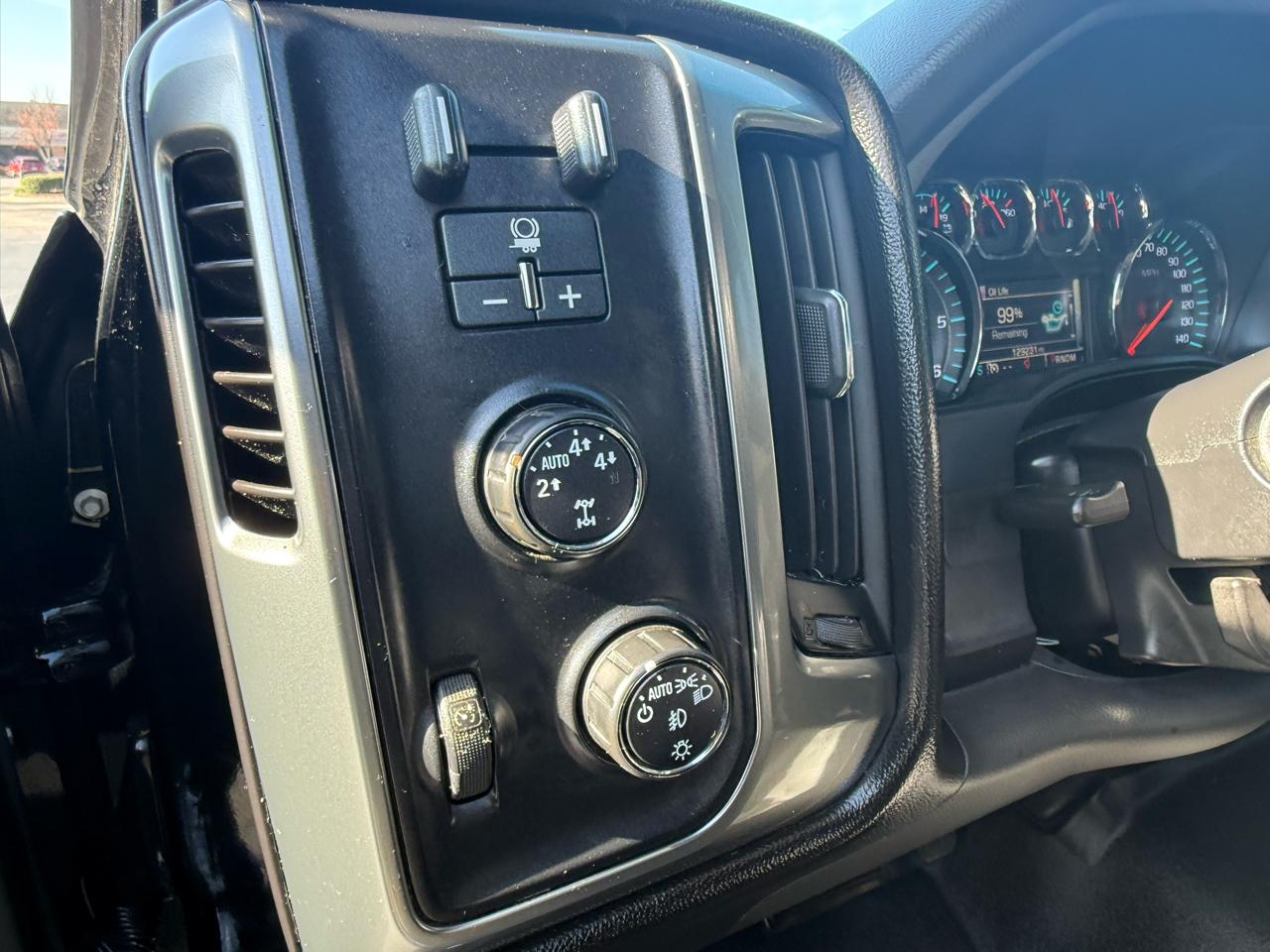 Chevrolet Silverado 1500 4WD Crew Cab 143.5" LT w/2LT 2015