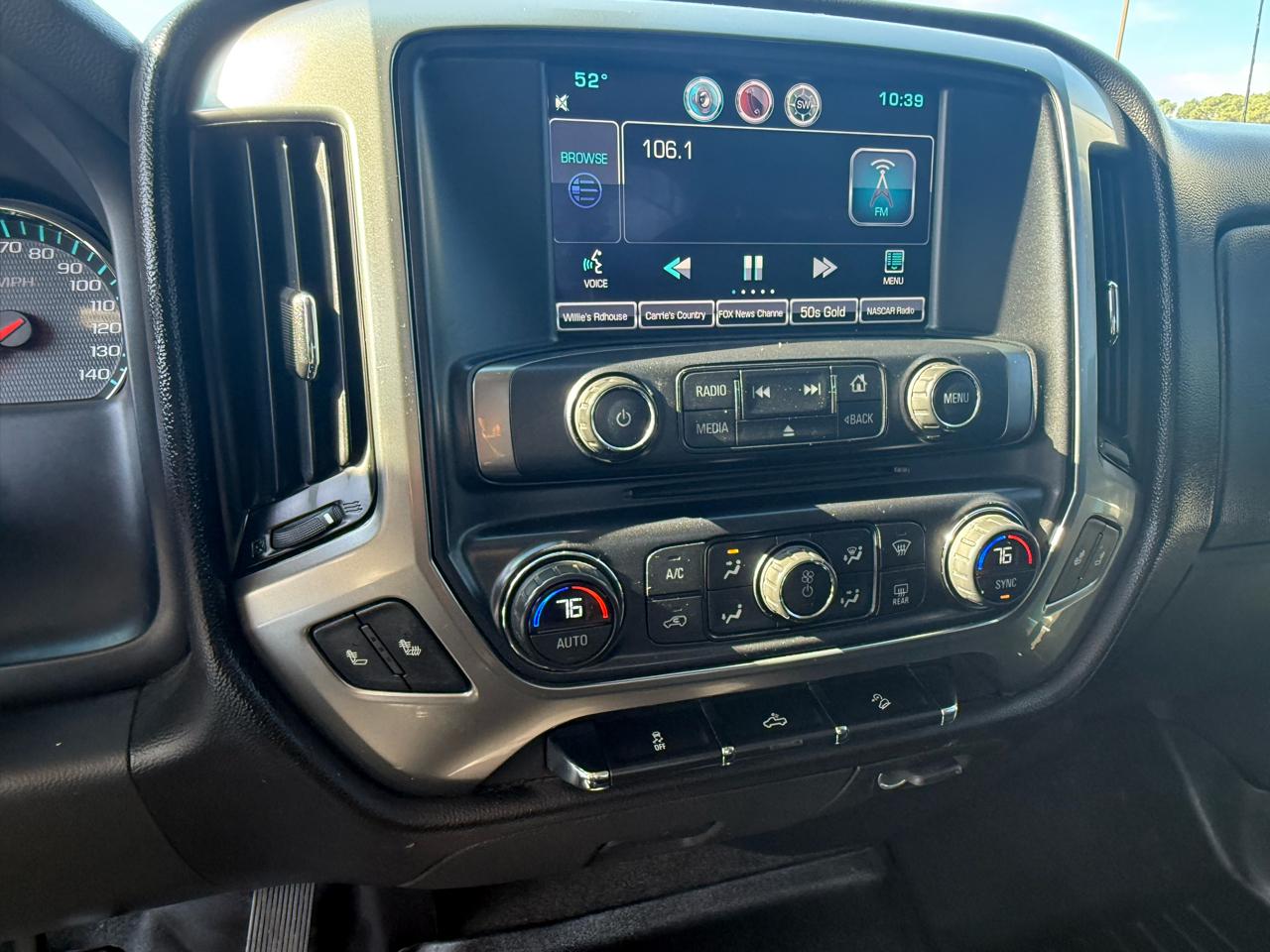 Chevrolet Silverado 1500 4WD Crew Cab 143.5" LT w/2LT 2015