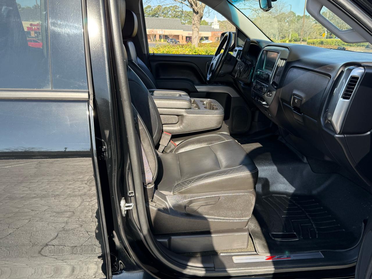 Chevrolet Silverado 1500 4WD Crew Cab 143.5" LT w/2LT 2015