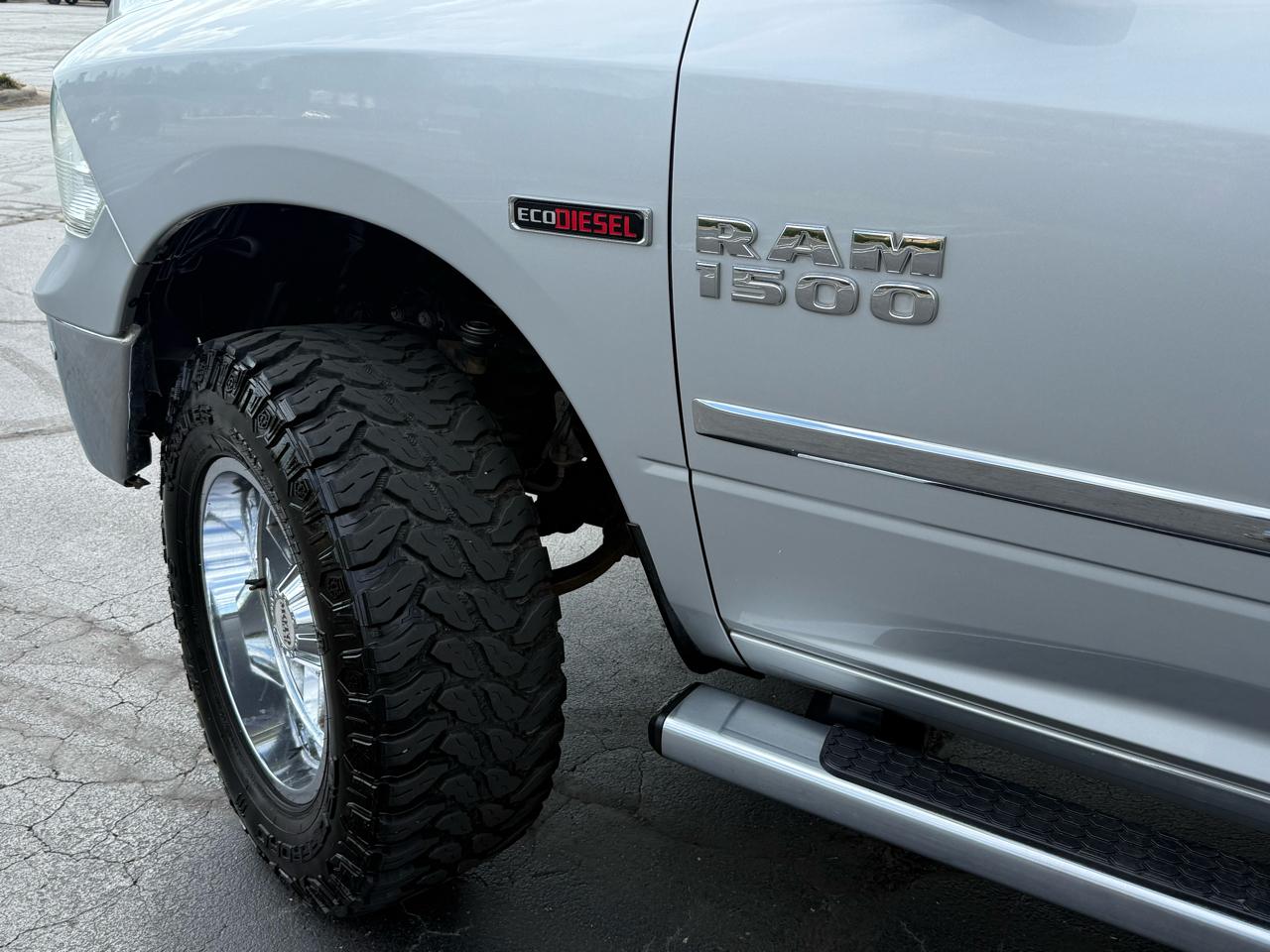 RAM 1500 4WD Crew Cab 140.5" Lone Star 2015