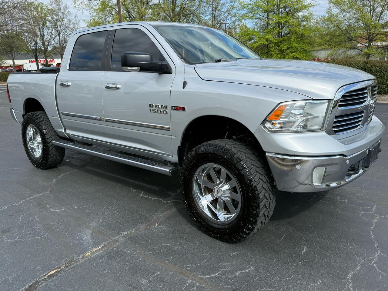 RAM 1500 4WD Crew Cab 140.5" Lone Star 2015