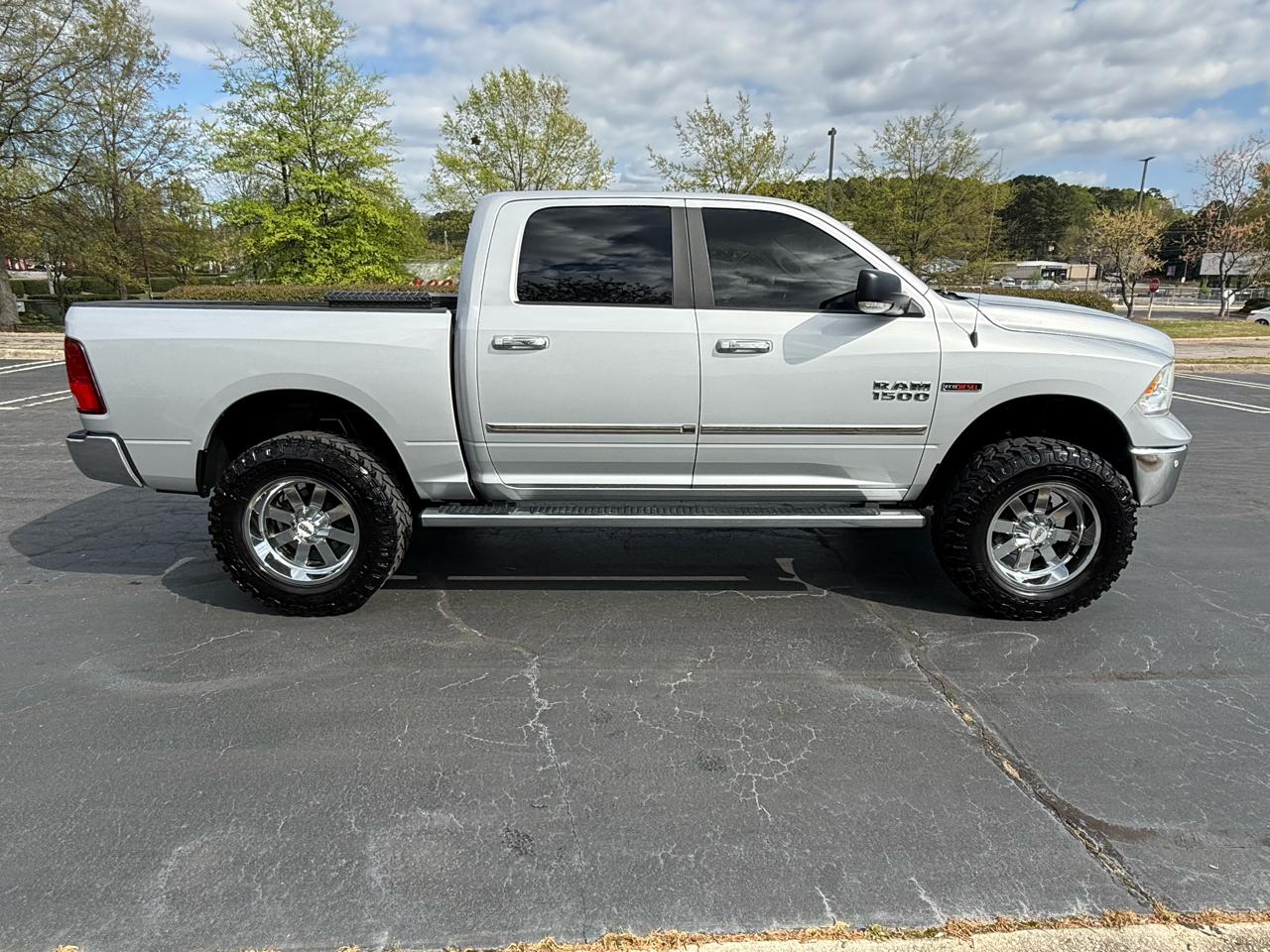 RAM 1500 4WD Crew Cab 140.5" Lone Star 2015