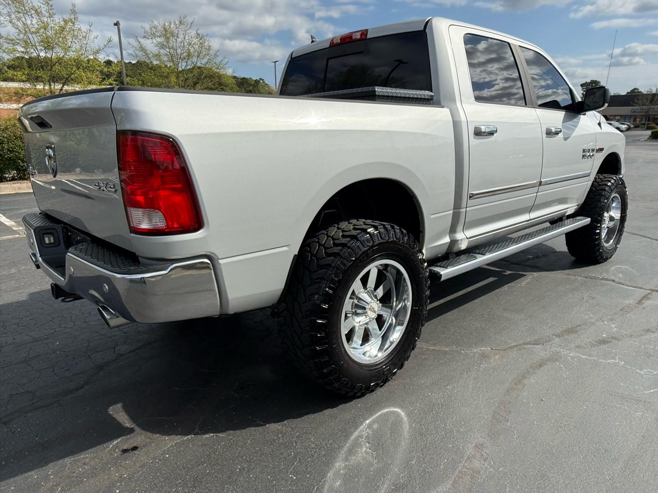 RAM 1500 4WD Crew Cab 140.5" Lone Star 2015