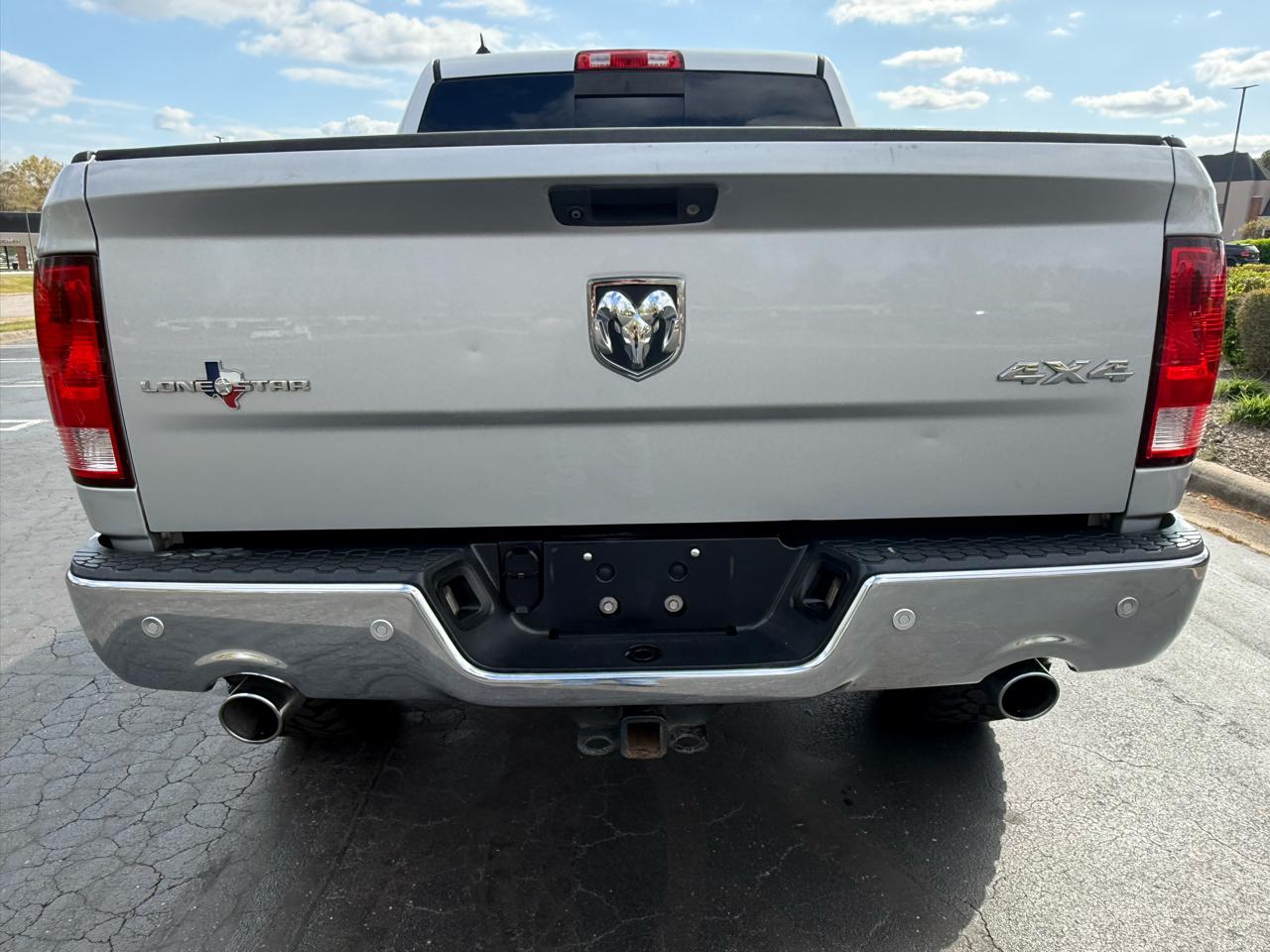 RAM 1500 4WD Crew Cab 140.5" Lone Star 2015