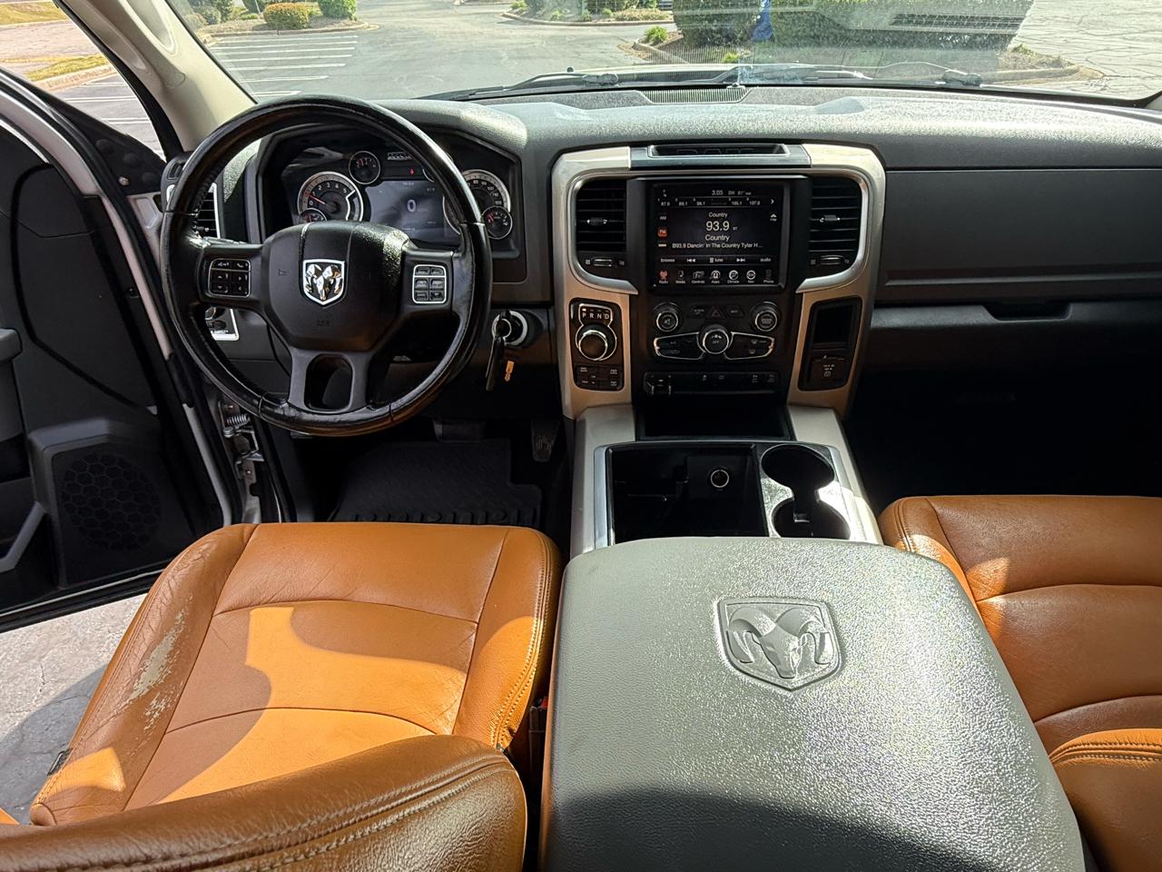 RAM 1500 4WD Crew Cab 140.5" Lone Star 2015