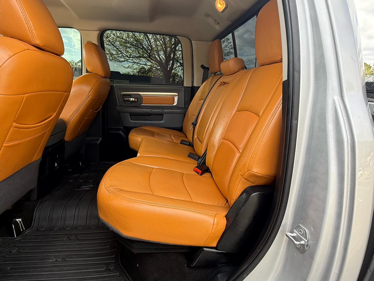 RAM 1500 4WD Crew Cab 140.5" Lone Star 2015