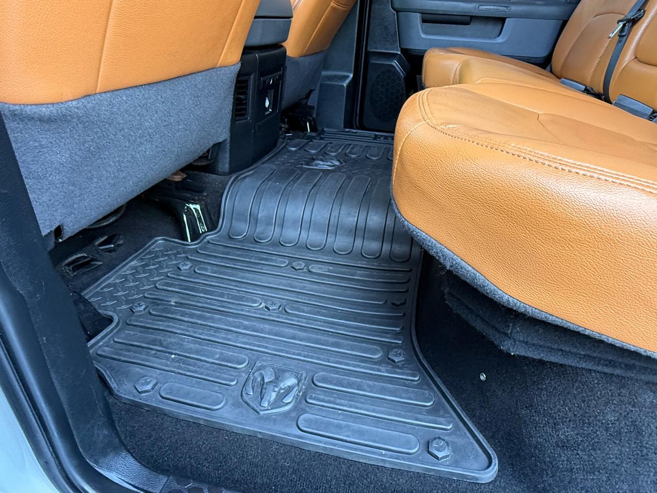 RAM 1500 4WD Crew Cab 140.5" Lone Star 2015