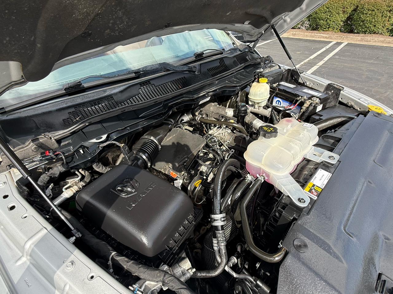 RAM 1500 4WD Crew Cab 140.5" Lone Star 2015