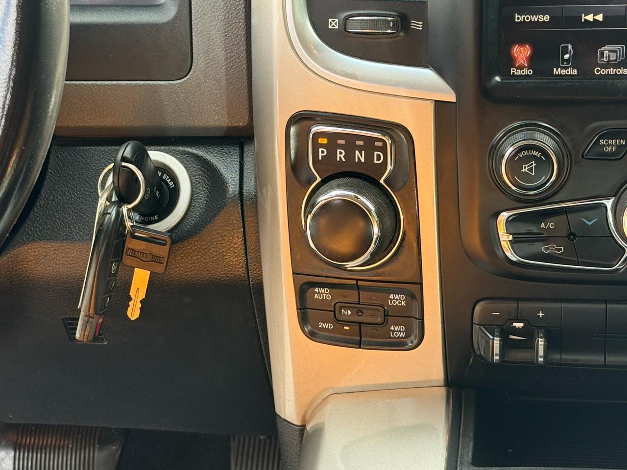 RAM 1500 4WD Crew Cab 140.5" Lone Star 2015