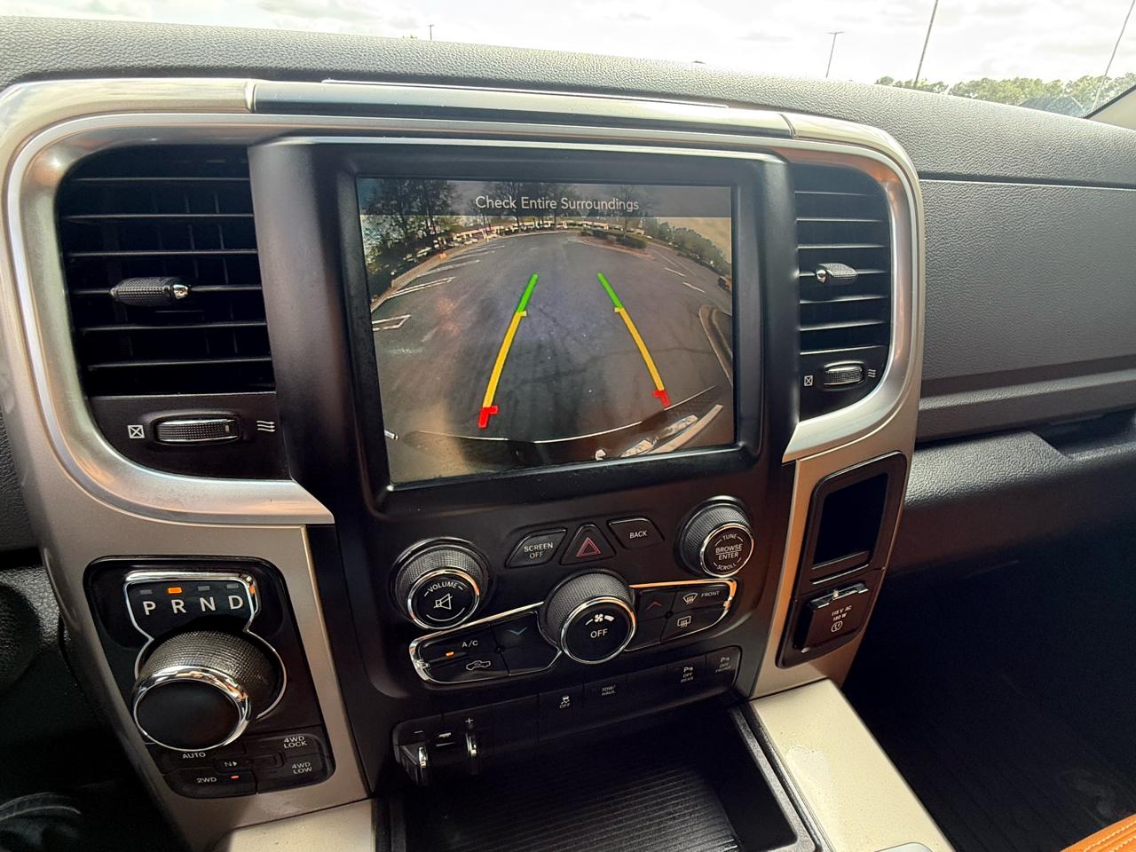 RAM 1500 4WD Crew Cab 140.5" Lone Star 2015