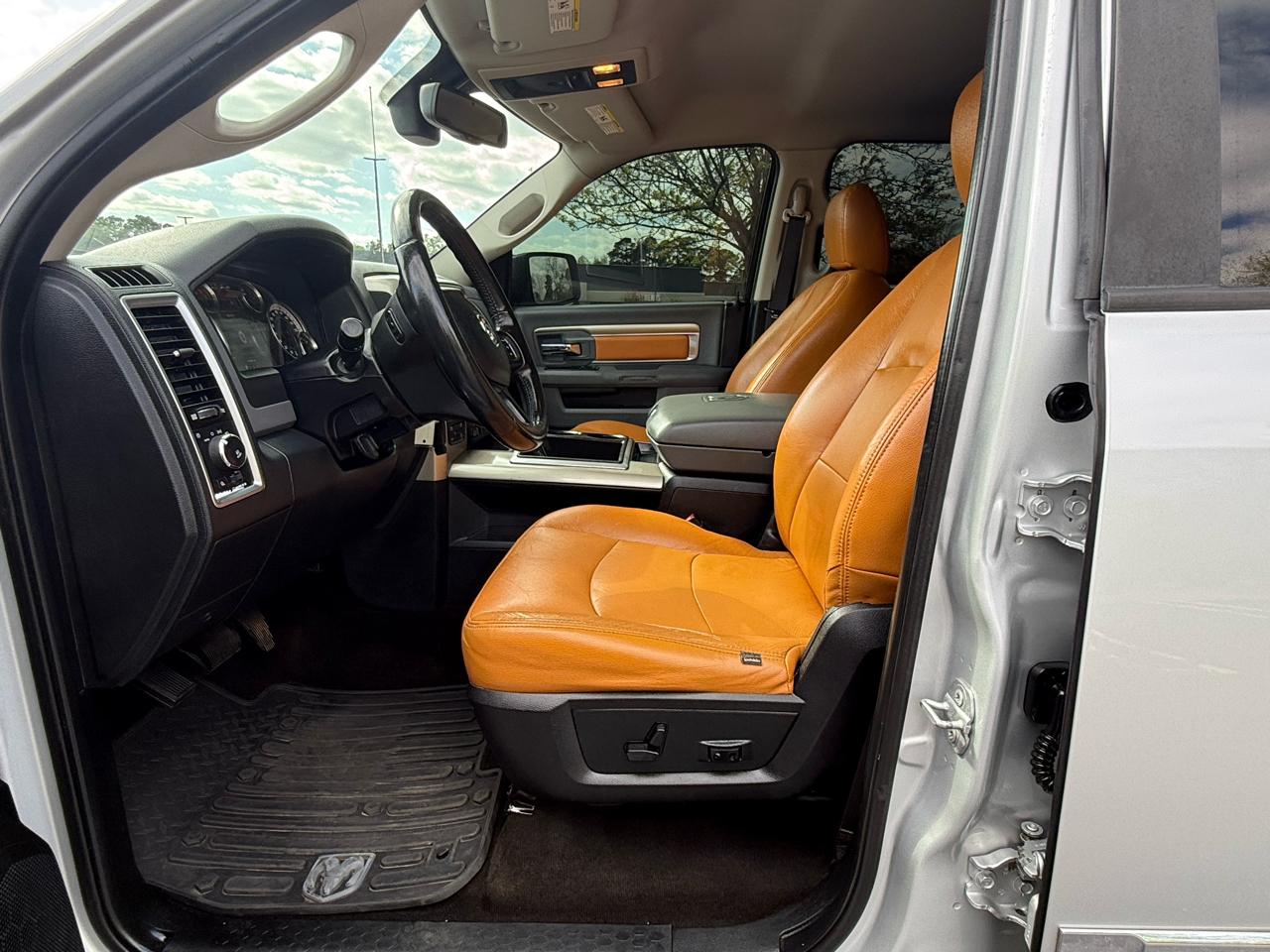 RAM 1500 4WD Crew Cab 140.5" Lone Star 2015