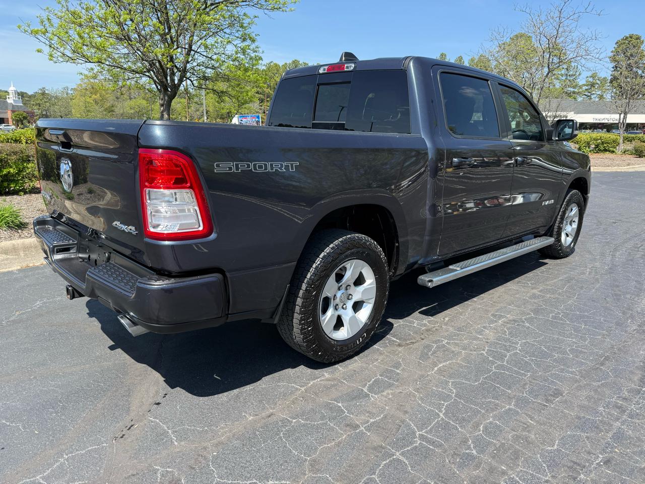 RAM 1500 Big Horn 4x4 Crew Cab 5'7" Box 2021