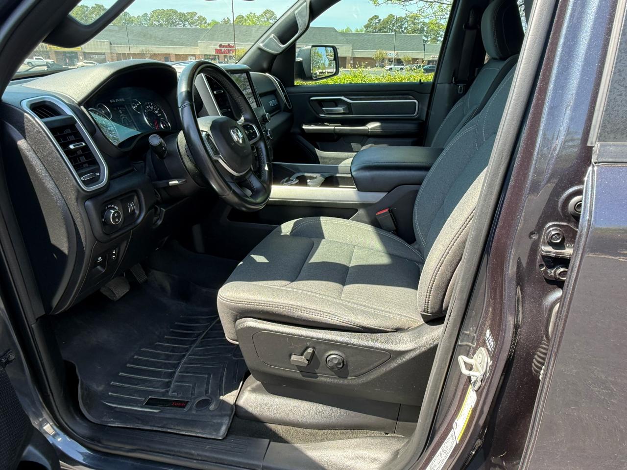 RAM 1500 Big Horn 4x4 Crew Cab 5'7" Box 2021