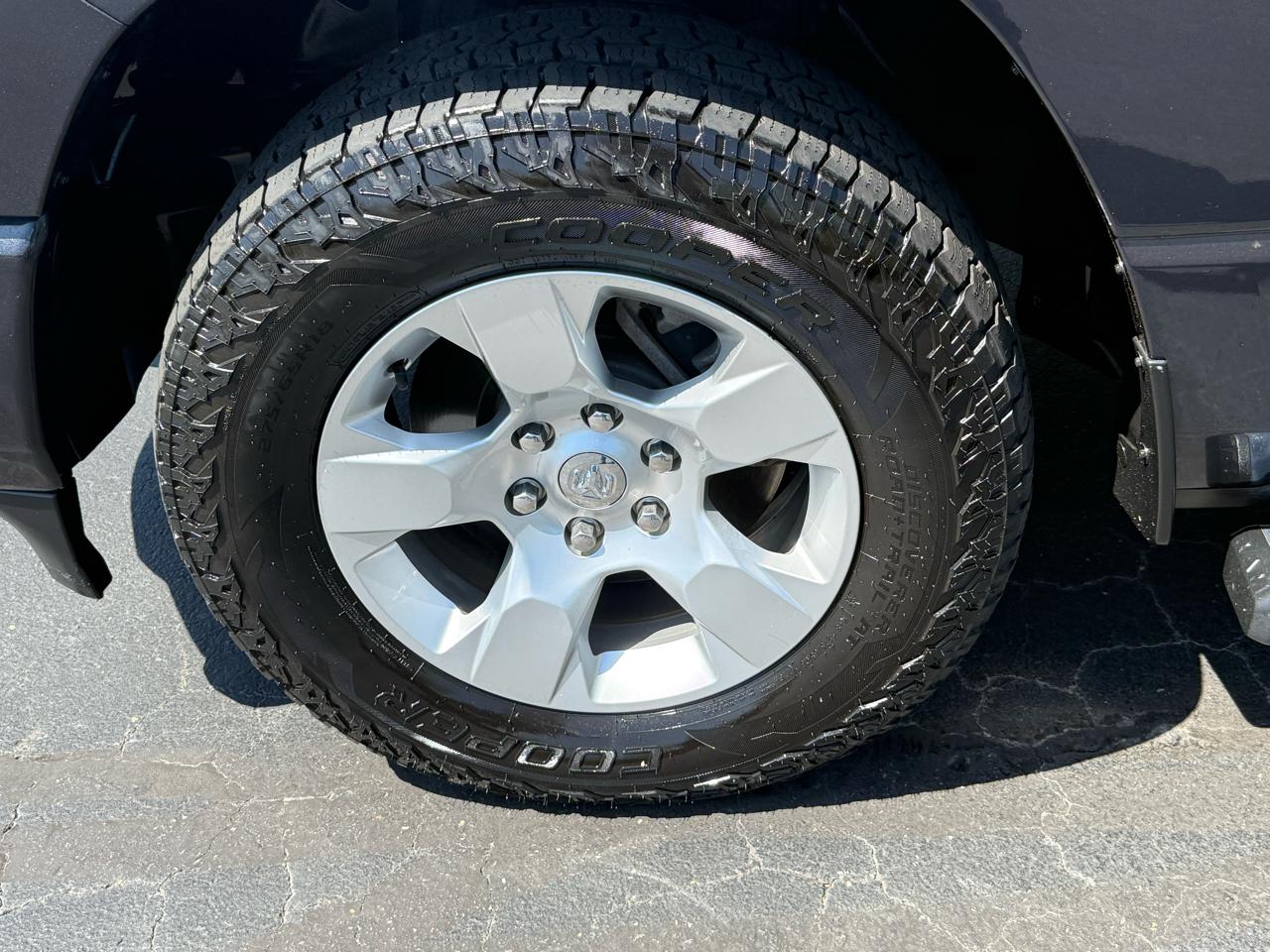 RAM 1500 Big Horn 4x4 Crew Cab 5'7" Box 2021