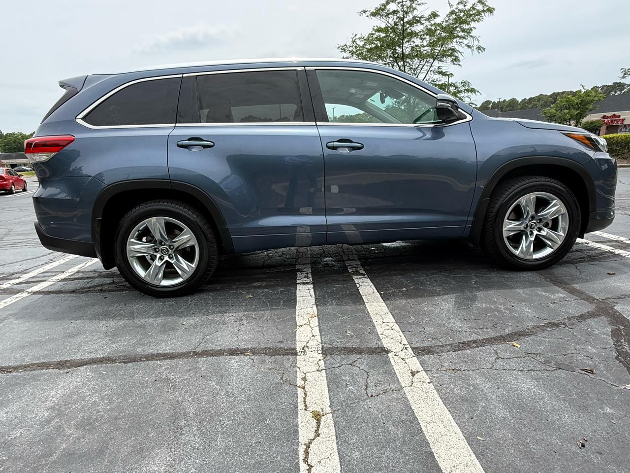 Toyota Highlander Limited V6 AWD (Natl) 2017