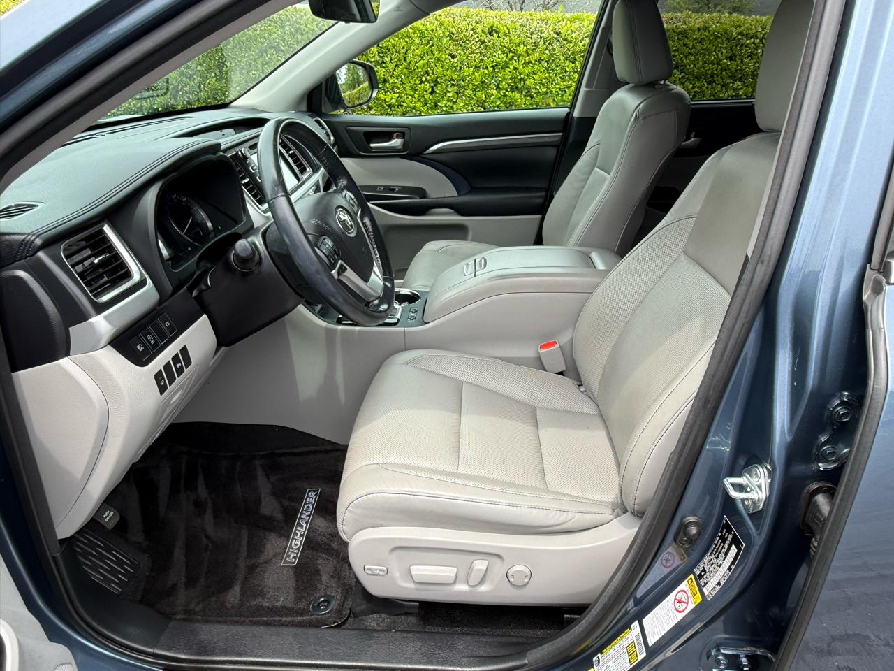Toyota Highlander Limited V6 AWD (Natl) 2017