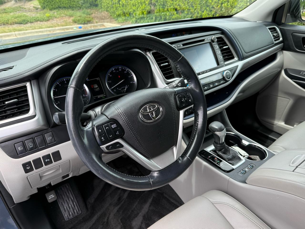 Toyota Highlander Limited V6 AWD (Natl) 2017
