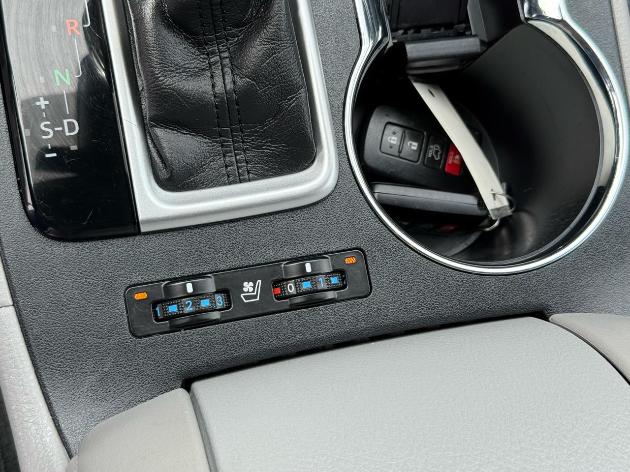 Toyota Highlander Limited V6 AWD (Natl) 2017