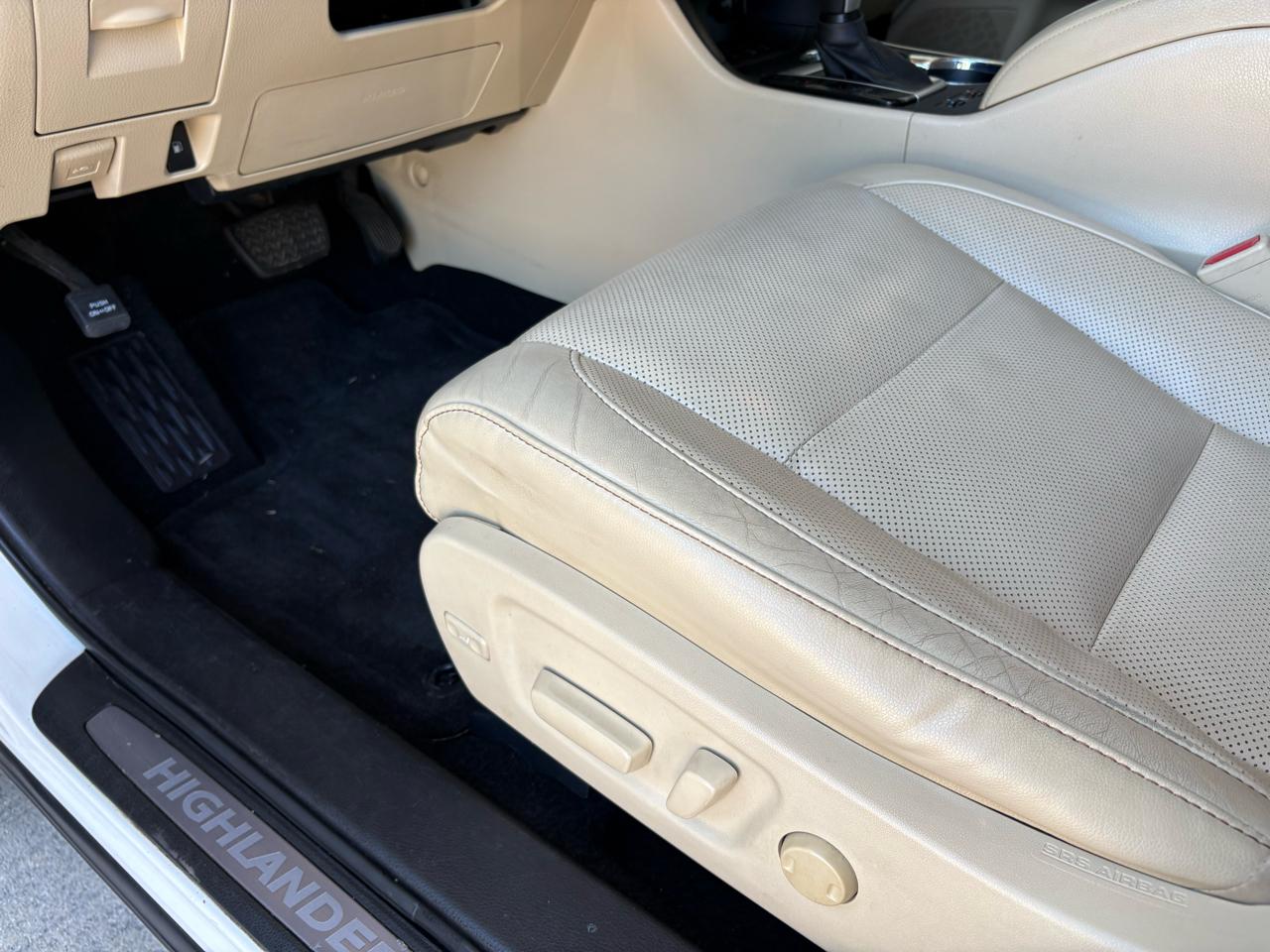 Toyota Highlander Limited V6 AWD (Natl) 2015