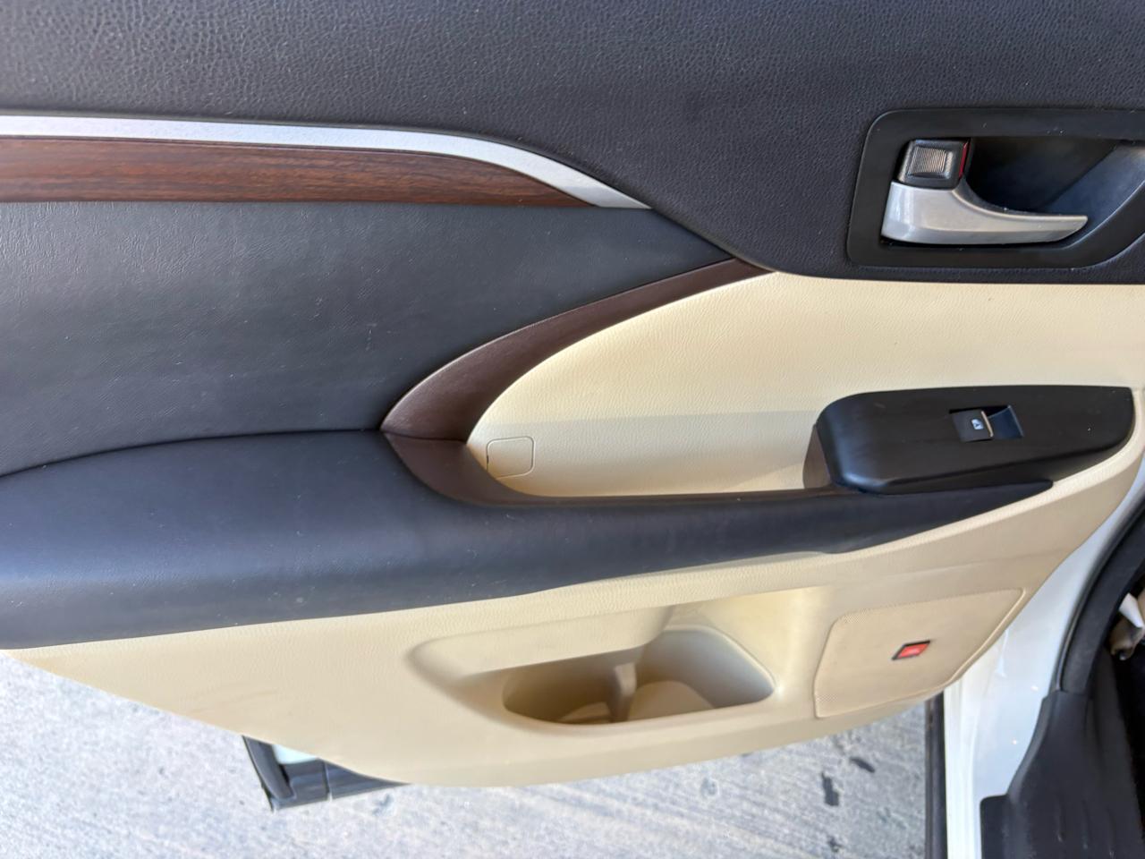 Toyota Highlander Limited V6 AWD (Natl) 2015