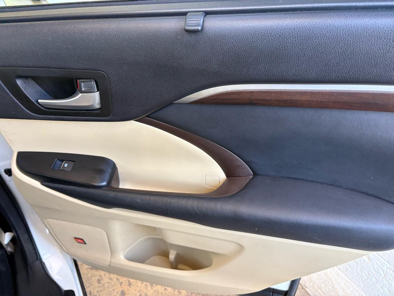 Toyota Highlander Limited V6 AWD (Natl) 2015