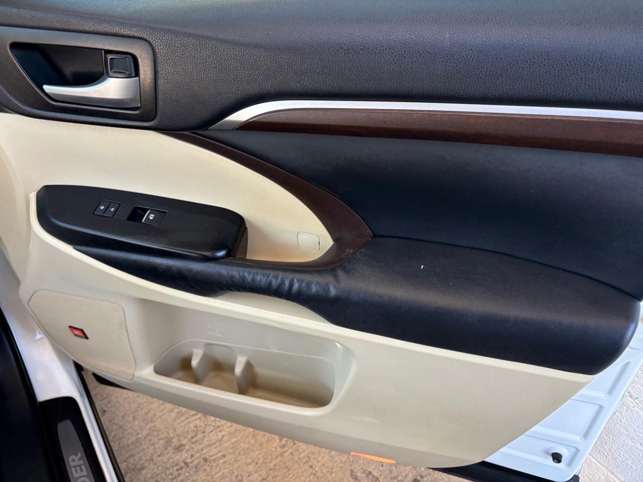 Toyota Highlander Limited V6 AWD (Natl) 2015