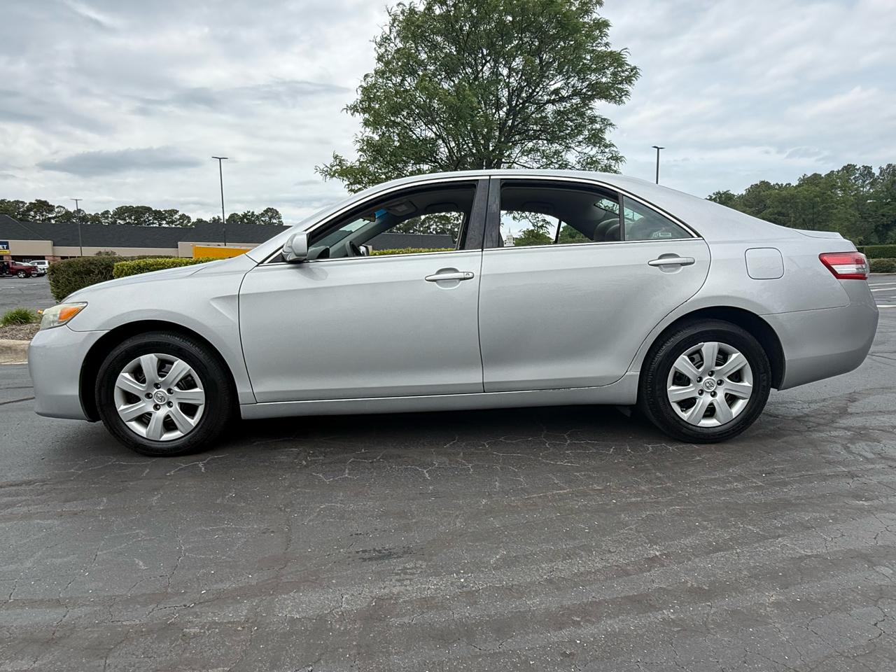 Toyota Camry 4dr Sdn I4 Man LE (Natl) 2011