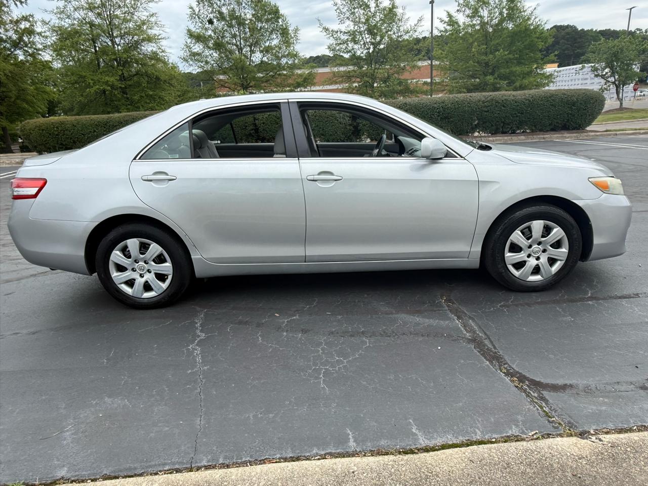 Toyota Camry 4dr Sdn I4 Man LE (Natl) 2011