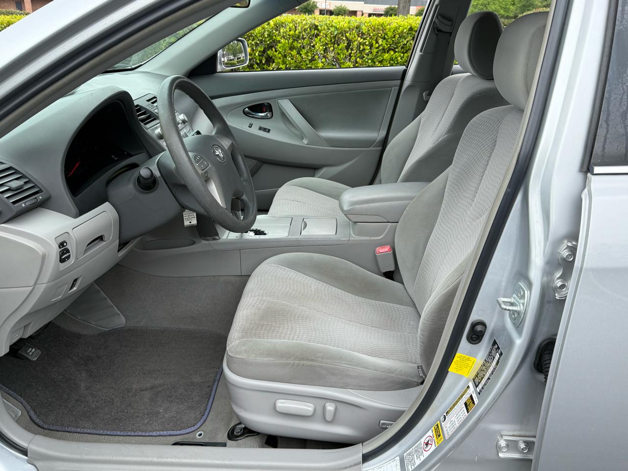 Toyota Camry 4dr Sdn I4 Man LE (Natl) 2011