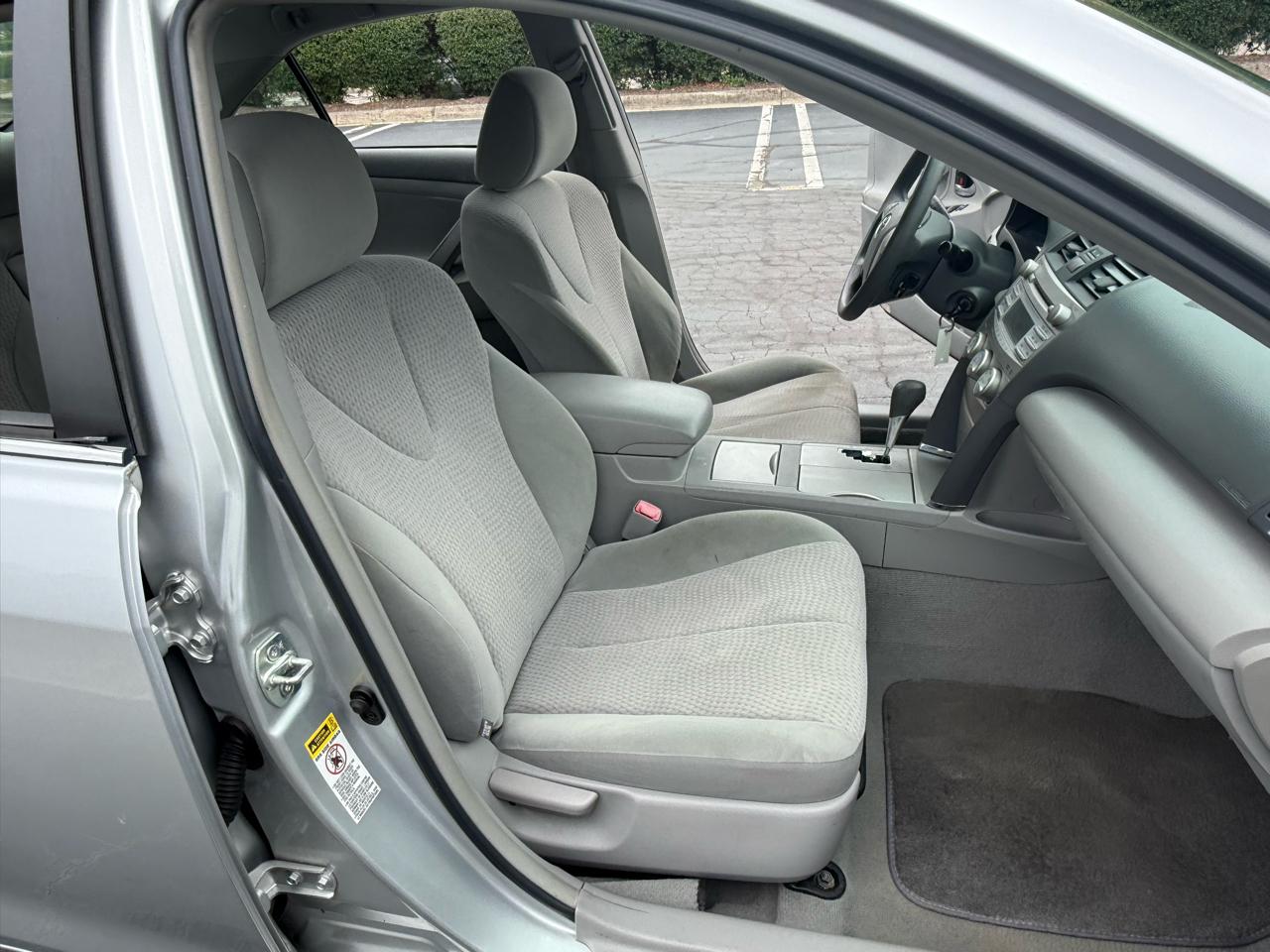 Toyota Camry 4dr Sdn I4 Man LE (Natl) 2011