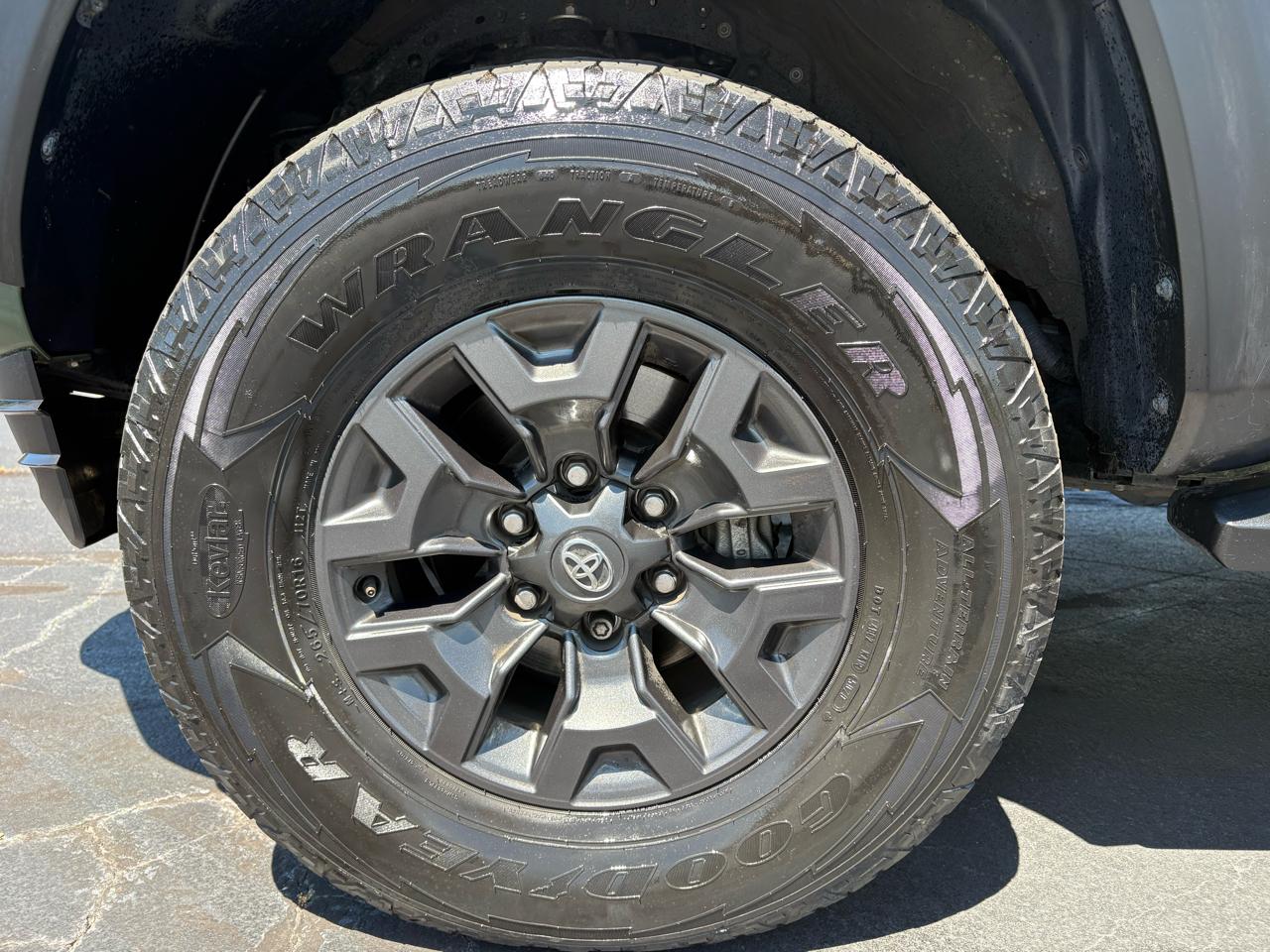 Toyota Tacoma 2WD SR5 Double Cab 5' Bed V6 AT (Natl) 2021