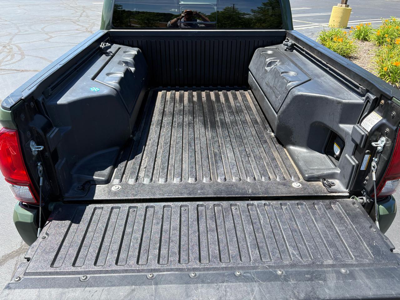 Toyota Tacoma 2WD SR5 Double Cab 5' Bed V6 AT (Natl) 2021