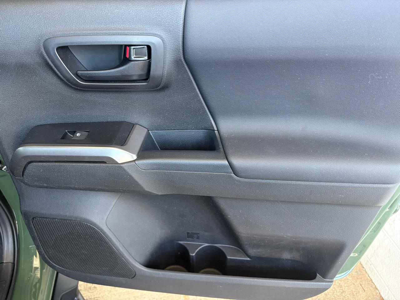 Toyota Tacoma 2WD SR5 Double Cab 5' Bed V6 AT (Natl) 2021