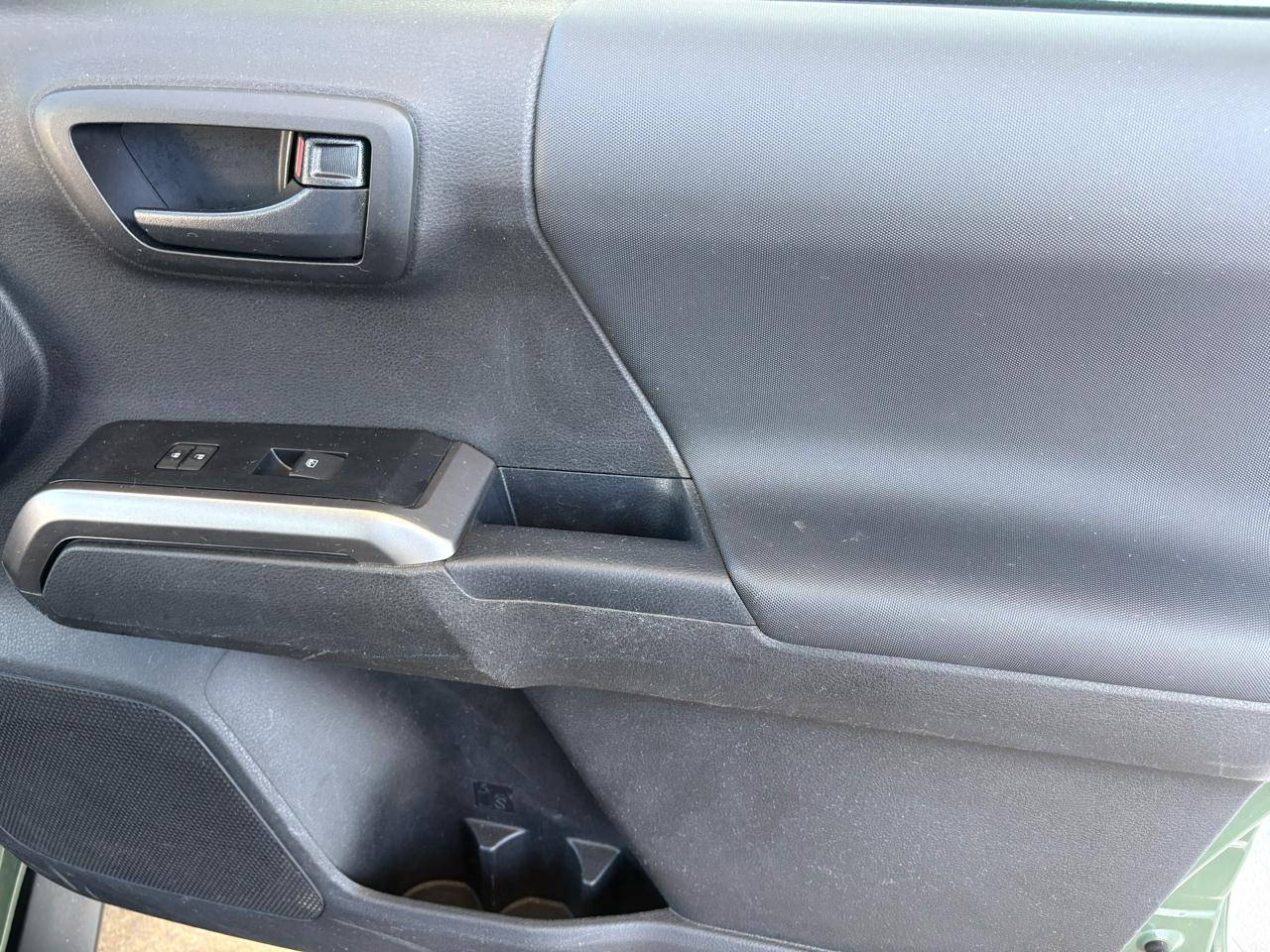Toyota Tacoma 2WD SR5 Double Cab 5' Bed V6 AT (Natl) 2021