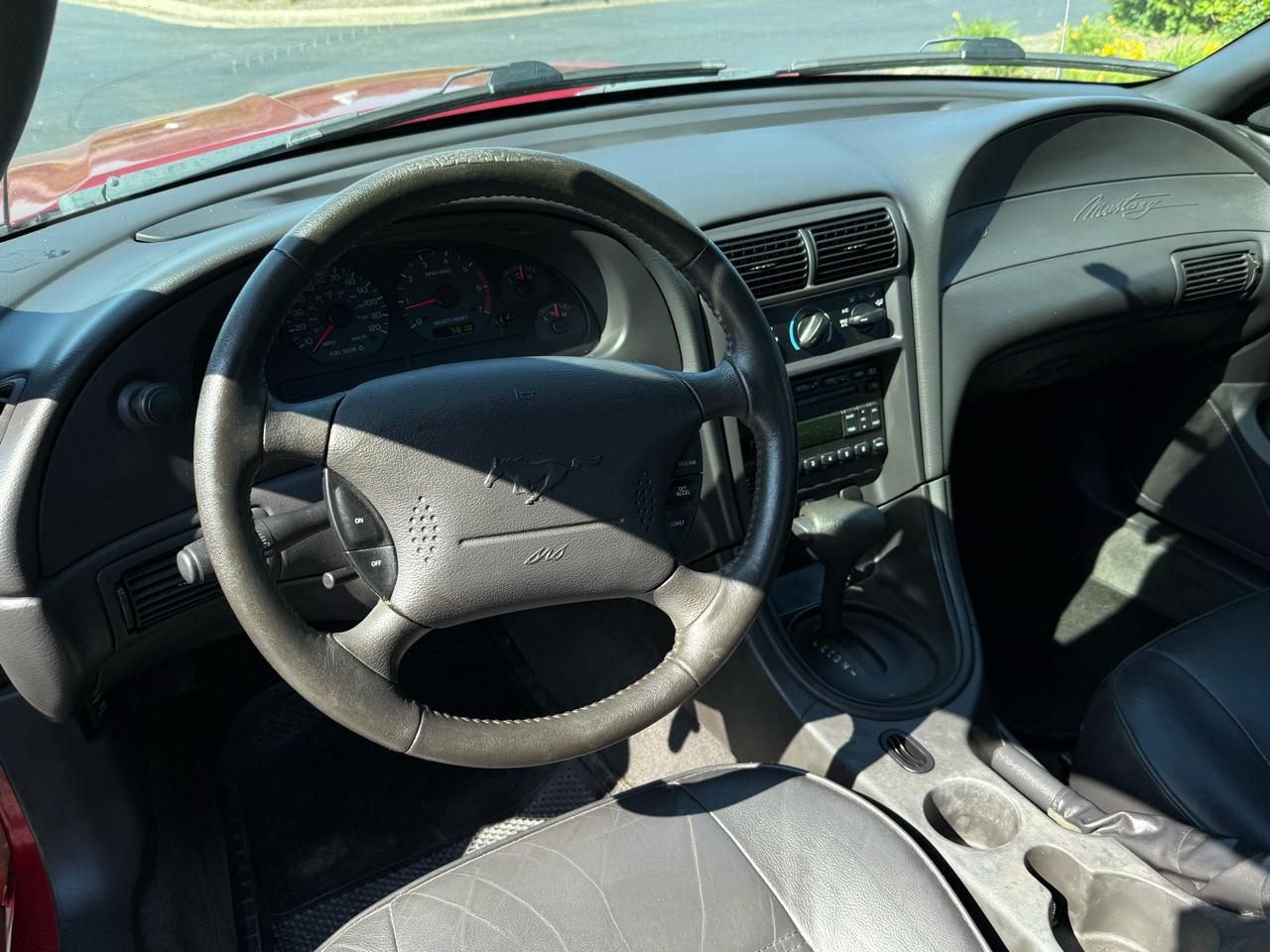 Ford Mustang 2dr Cpe Premium 2004