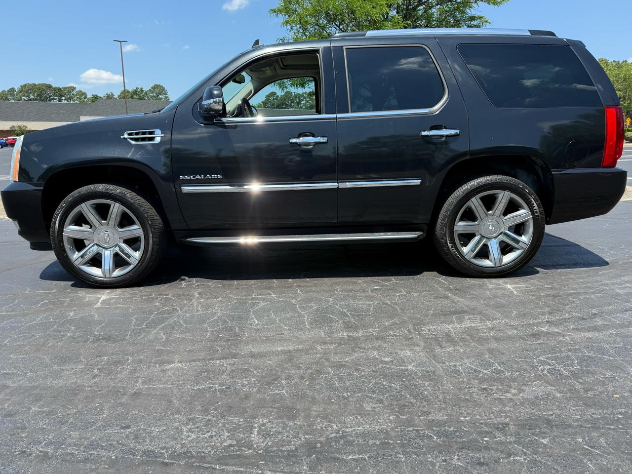 Cadillac Escalade AWD 4dr Luxury 2010