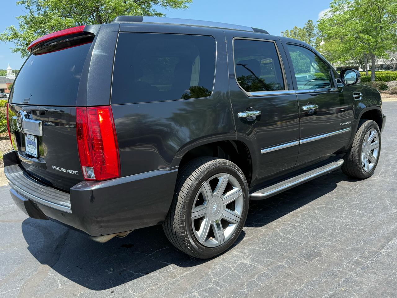 Cadillac Escalade AWD 4dr Luxury 2010