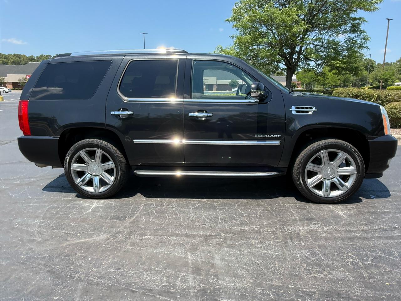 Cadillac Escalade AWD 4dr Luxury 2010