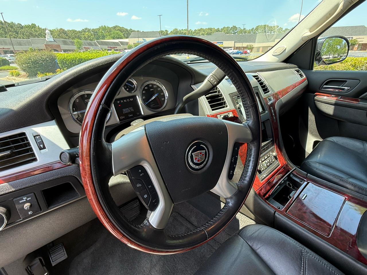 Cadillac Escalade AWD 4dr Luxury 2010